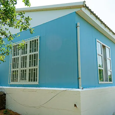Vila Tek Liqeni Вилла