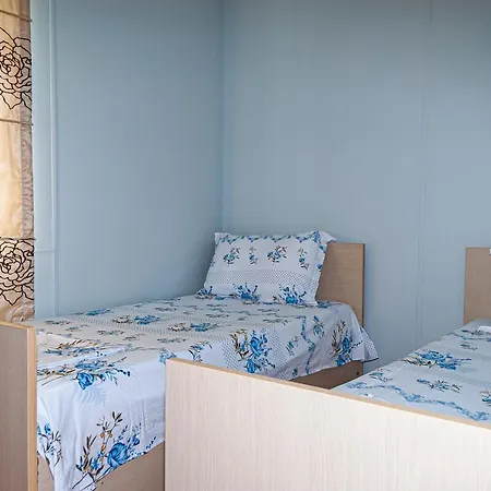 Vila Tek Liqeni Вилла