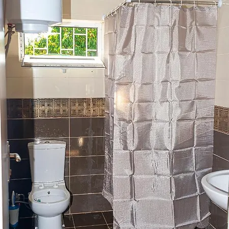 Vila Tek Liqeni * Puke